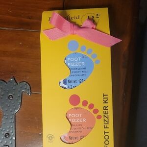 Body & Earth Foot Fizzer Kit - Yellow and Pink